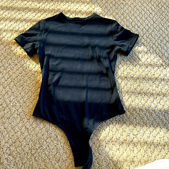 Quince Tops - Quince - black short sleeved body suit with thing back and 2 snap closure.